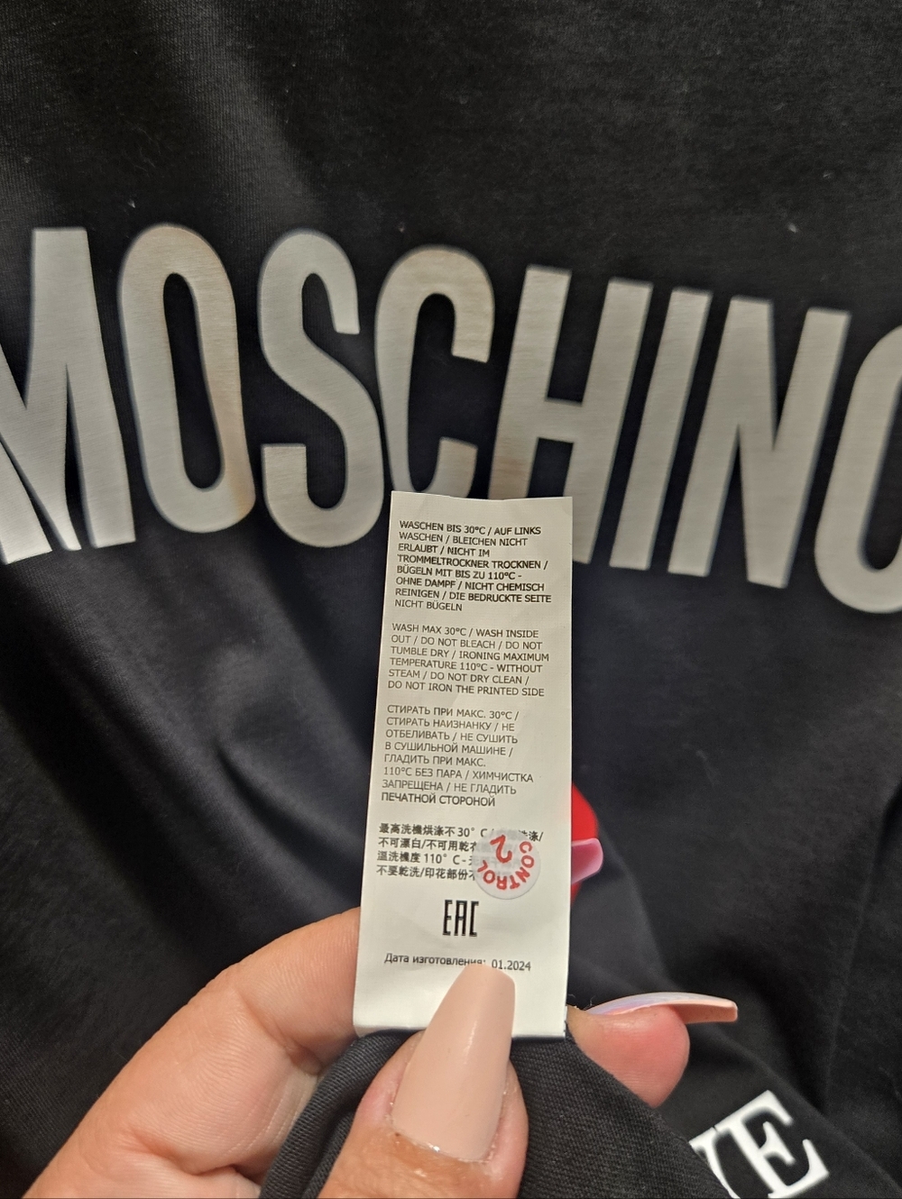 NWOT Moschino Couture In Love We Trust Black T-Shirt with Red Heart Size L - Picture 7 of 7
